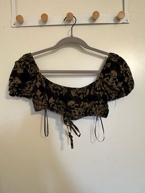 Lexbreezy off the shoulder crop top